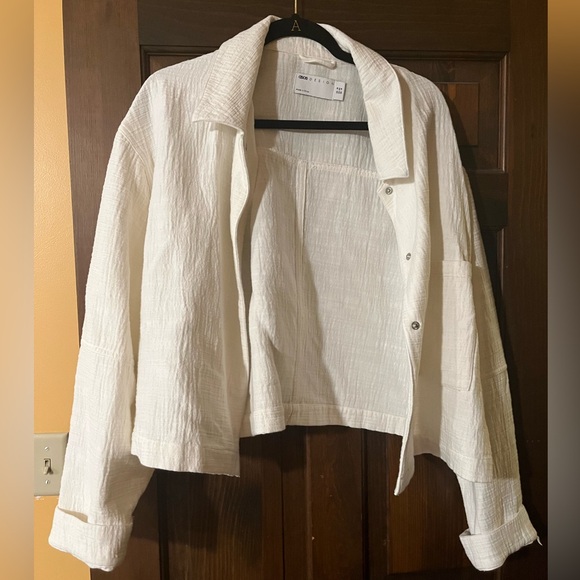 ASOS DESIGN cropped textured shirt jacket in white size 14 - Picture 5 of 7